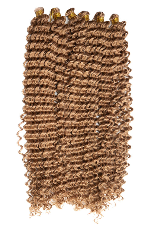 Goddess Boho Braids i gyllenbrun ton med täta, definierade lockar. Ger ett mjukt, naturligt och voluminöst resultat för eleganta, bohemiska flätstilar.