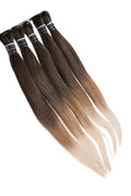 Easy braids i ombre brun till blond flätningshår i silkeslent syntetfiber. Perfekt för cornrows och naturliga flätstilar.