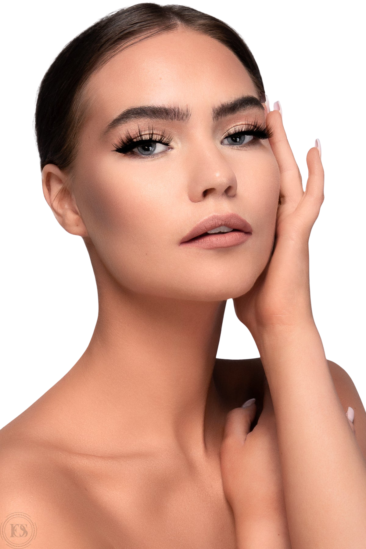 glamorösa lösögonfransar med intensiv volym och perfekt form, kombinerat med skimrande ögonskugga och en sofistikerad look.