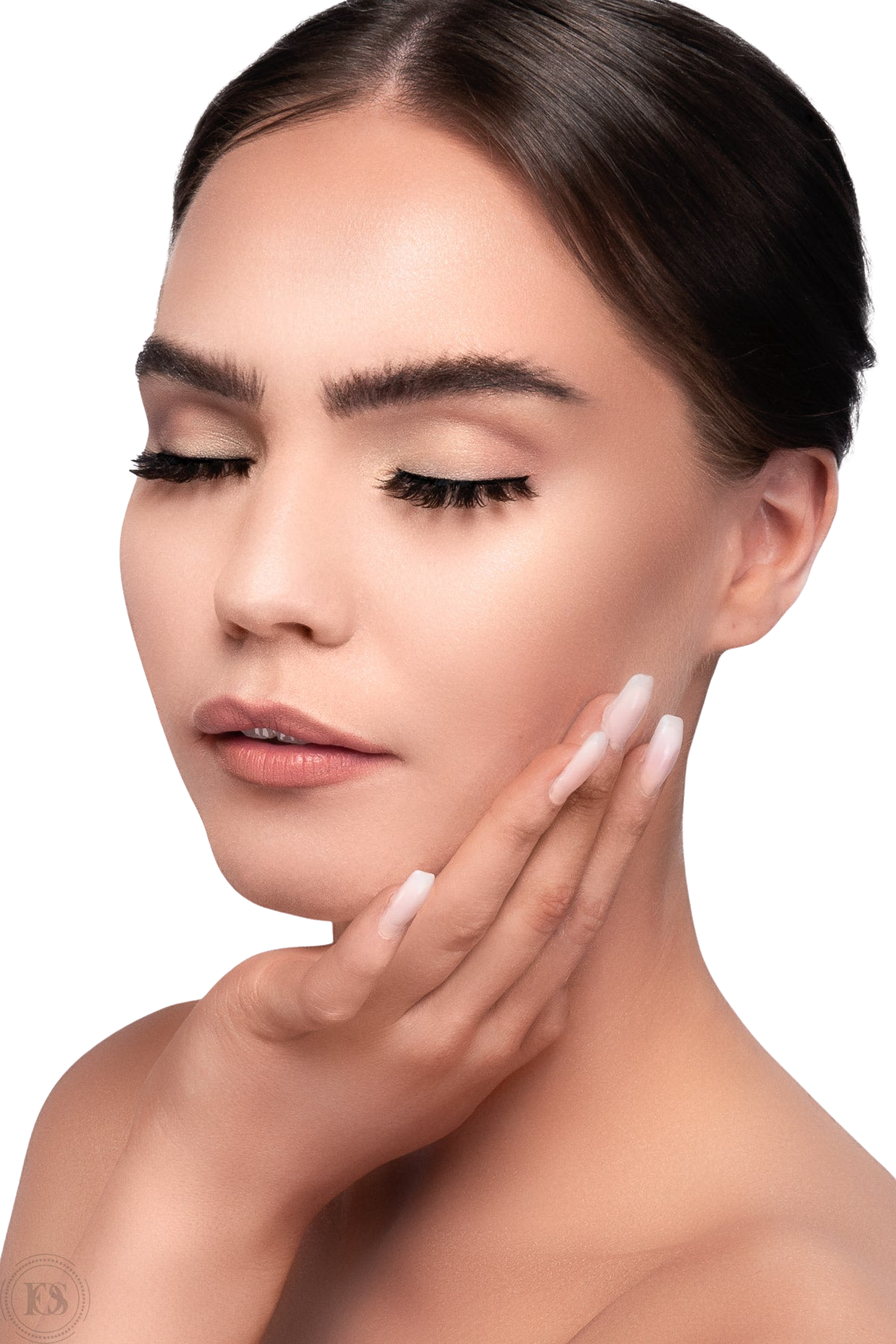 Modell med slutna ögon visar upp glamorösa lösögonfransar med intensiv volym och perfekt form.