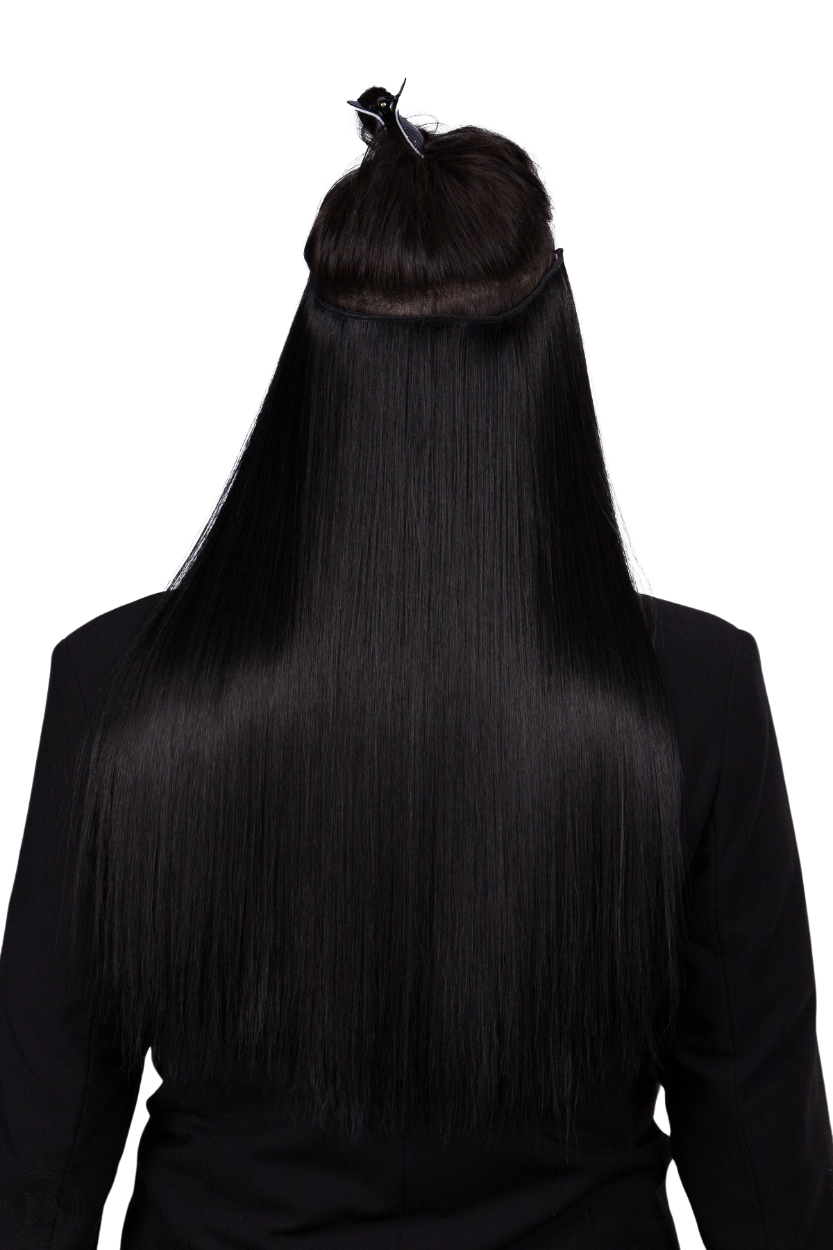 Hårband med rakt hår i naturligt mörk nyans, långt och glansigt.